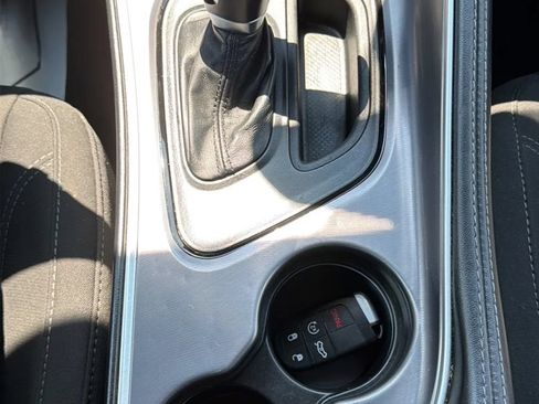 Used 2022 Dodge Challenger SXT RWD image 19