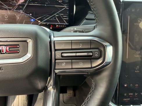 Used 2025 GMC Acadia Elevation AWD/4WD image 15