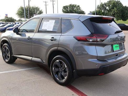 Certified 2026 Nissan Rogue SV w/ SV Premium Package FWD image 8