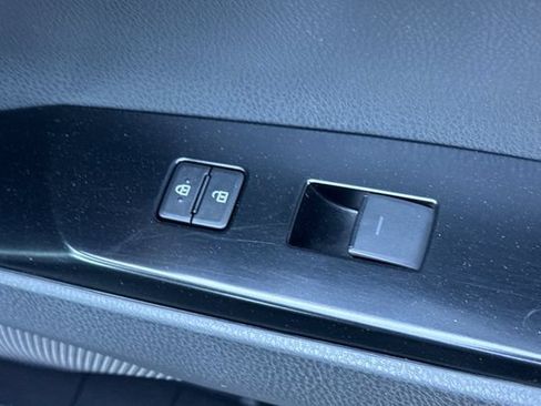 Used 2025 Toyota Camry SE FWD image 22