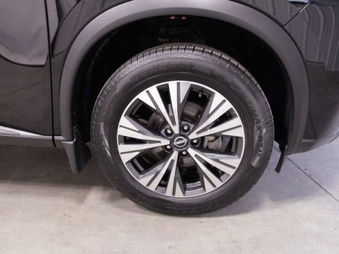 Used 2023 Nissan Rogue SV image 11