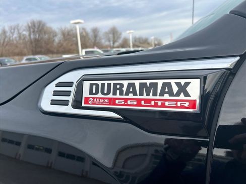 Used 2024 GMC Sierra 2500 SLT w/ SLT Premium Package image 7