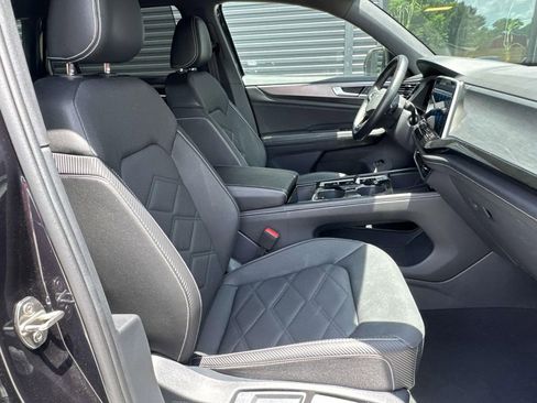 Used 2025 Volkswagen Atlas Cross Sport SE FWD image 15