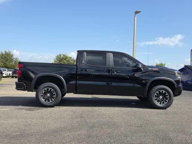 Used 2023 Chevrolet Silverado 1500 ZR2 w/ Technology Package AWD/4WD image 7