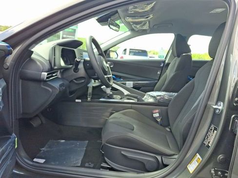 New 2026 Hyundai Elantra SE w/ Cargo Package FWD image 5