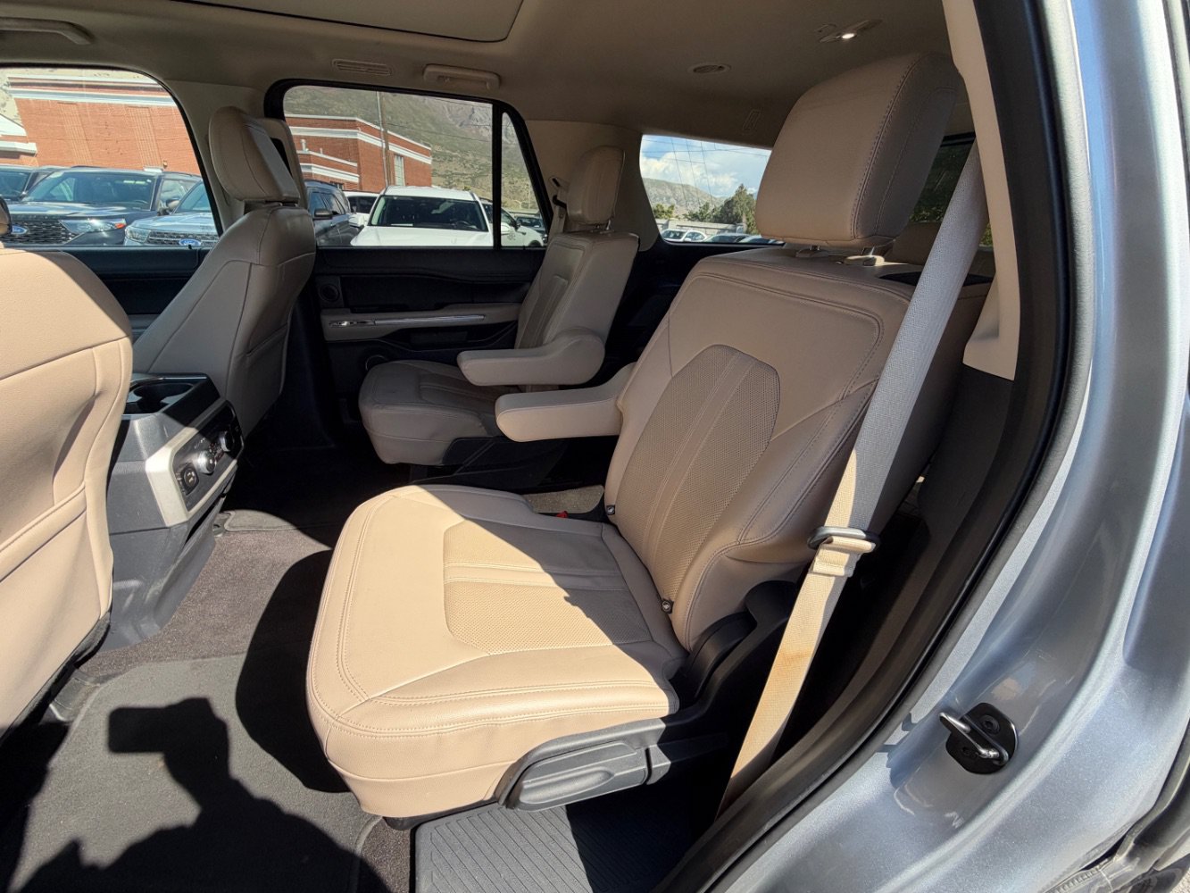 Used 2023 Ford Expedition Limited AWD/4WD image 19