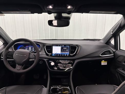 New 2027 Chrysler Pacifica Limited AWD/4WD image 21