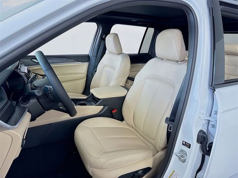 New 2025 Jeep Grand Cherokee Limited image 22