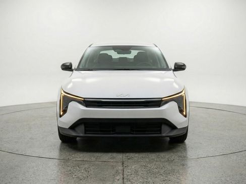 Used 2025 Kia K4 LXS image 2