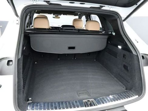 Certified 2025 Porsche Cayenne AWD/4WD image 14