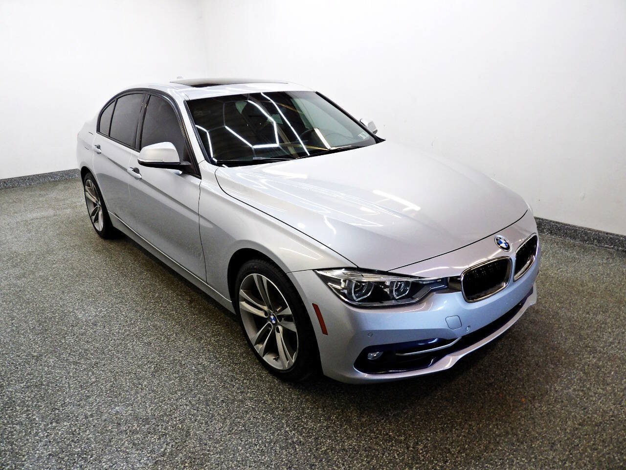 Used 2016 BMW 328i xDrive Sedan AWD/4WD image 3