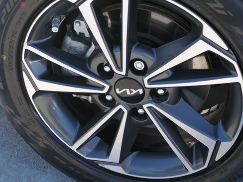 Used 2023 Kia Forte LXS w/ LXS Technology Package image 11