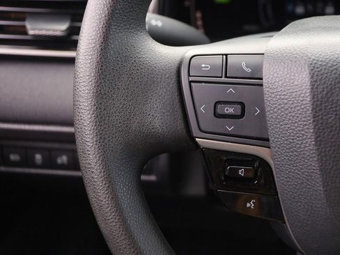 Used 2025 Toyota Camry LE image 11