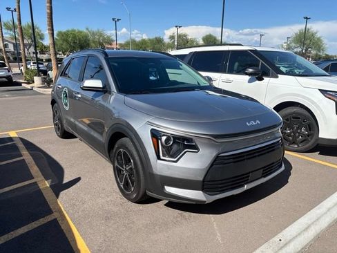 Certified 2024 Kia Niro EX FWD image 4