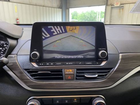 Used 2025 Nissan Altima 2.5 SV FWD image 37
