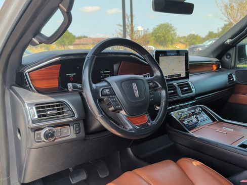 Used 2019 Lincoln Navigator L Reserve AWD/4WD image 12