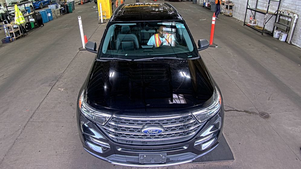 Used 2023 Ford Explorer XLT w/ Equipment Group 202A AWD/4WD image 2