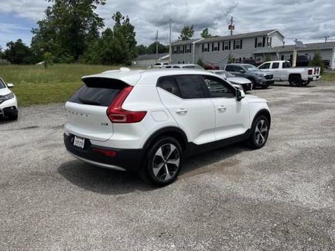 Used 2025 Volvo XC40 B5 Plus AWD/4WD image 4
