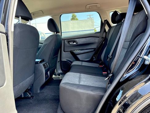 Used 2025 Nissan Rogue SV FWD image 17