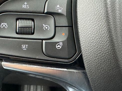 Used 2024 Buick Enclave Essence w/ Experience Buick Package FWD image 29