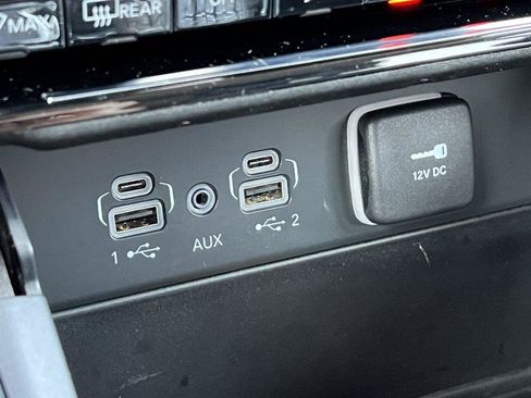 Used 2023 Jeep Grand Cherokee Limited AWD/4WD image 23