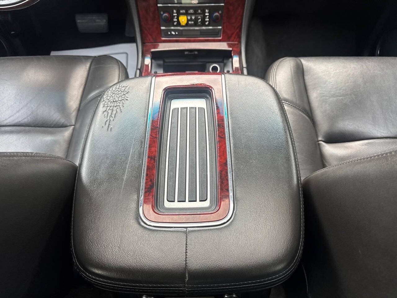 Used 2013 Cadillac Escalade Luxury RWD image 20
