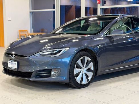 Used 2020 Tesla Model S Long Range Plus image 3