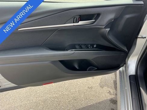 Used 2025 Toyota Camry LE w/ Convenience Package image 23