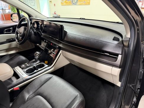 Used 2023 Kia Carnival EX FWD image 30