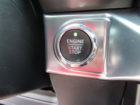 Used 2022 Ford F150 Lariat w/ Equipment Group 502A High image 29