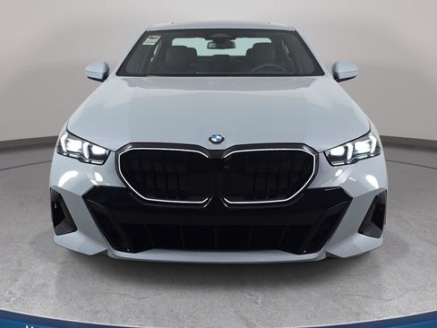 New 2026 BMW 530i xDrive w/ M Sport Package AWD/4WD image 2