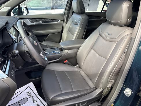 Used 2025 Cadillac XT6 Premium Luxury image 19