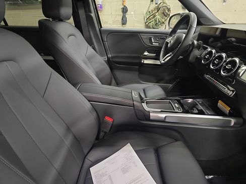 Used 2026 Mercedes-Benz GLB 250 image 11