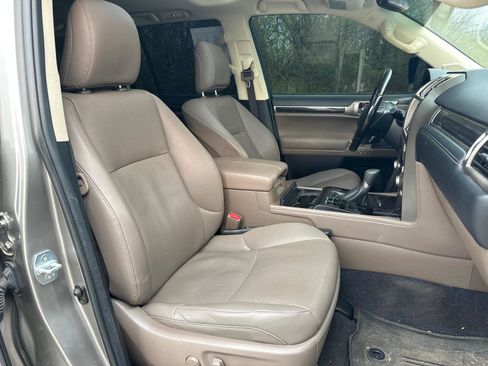 Used 2021 Lexus GX 460 Premium w/ Accessory Package image 26