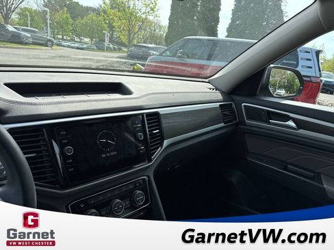 Used 2023 Volkswagen Atlas SE w/ Panoramic Sunroof Package image 11