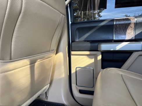 Used 2018 Ford F250 Lariat w/ Lariat Value Package RWD image 42