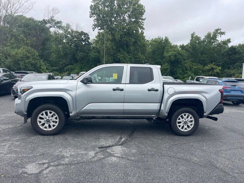 Used 2025 Toyota Tacoma SR AWD/4WD image 2