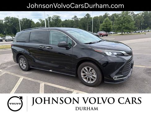 Used 2024 Toyota Sienna XLE FWD image 23