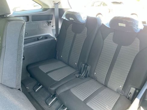 Used 2025 Kia Sorento LX image 48