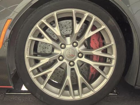 Used 2016 Chevrolet Corvette Z06 w/ 3LZ Preferred Equipment Group RWD image 8