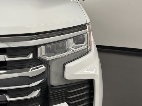 Used 2023 Chevrolet Silverado 1500 LTZ w/ Z71 Off-Road Package AWD/4WD image 12