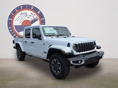 New 2026 Jeep Gladiator Sahara image 2