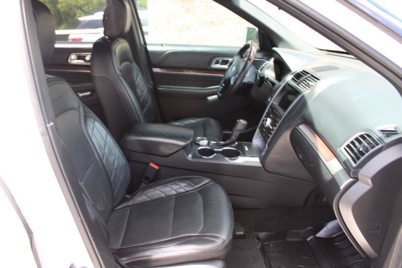 Used 2018 Ford Explorer Platinum AWD/4WD image 10