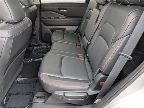 Used 2022 Nissan Pathfinder SL FWD image 25