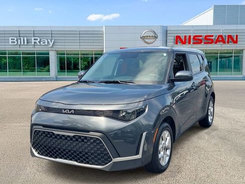 Used 2025 Kia Soul LX w/ LX Technology Package FWD image 3