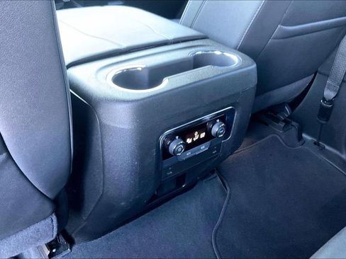 Used 2025 Chevrolet Suburban Z71 AWD/4WD image 33