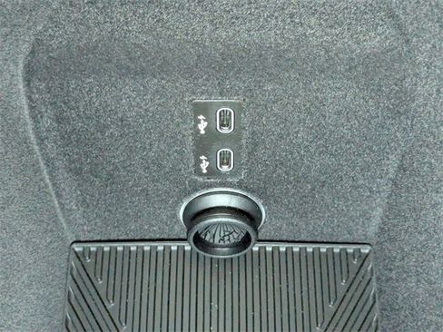 Used 2025 BMW 740i image 23