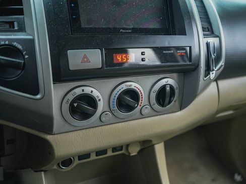 Used 2011 Toyota Tacoma 4x4 Double Cab w/ SR5 Pkg #2 image 12