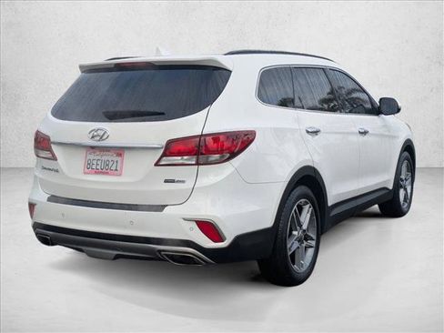 Used 2018 Hyundai Santa Fe SE image 5