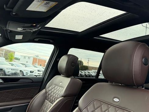 Used 2016 Mercedes-Benz GL 550 4MATIC image 25